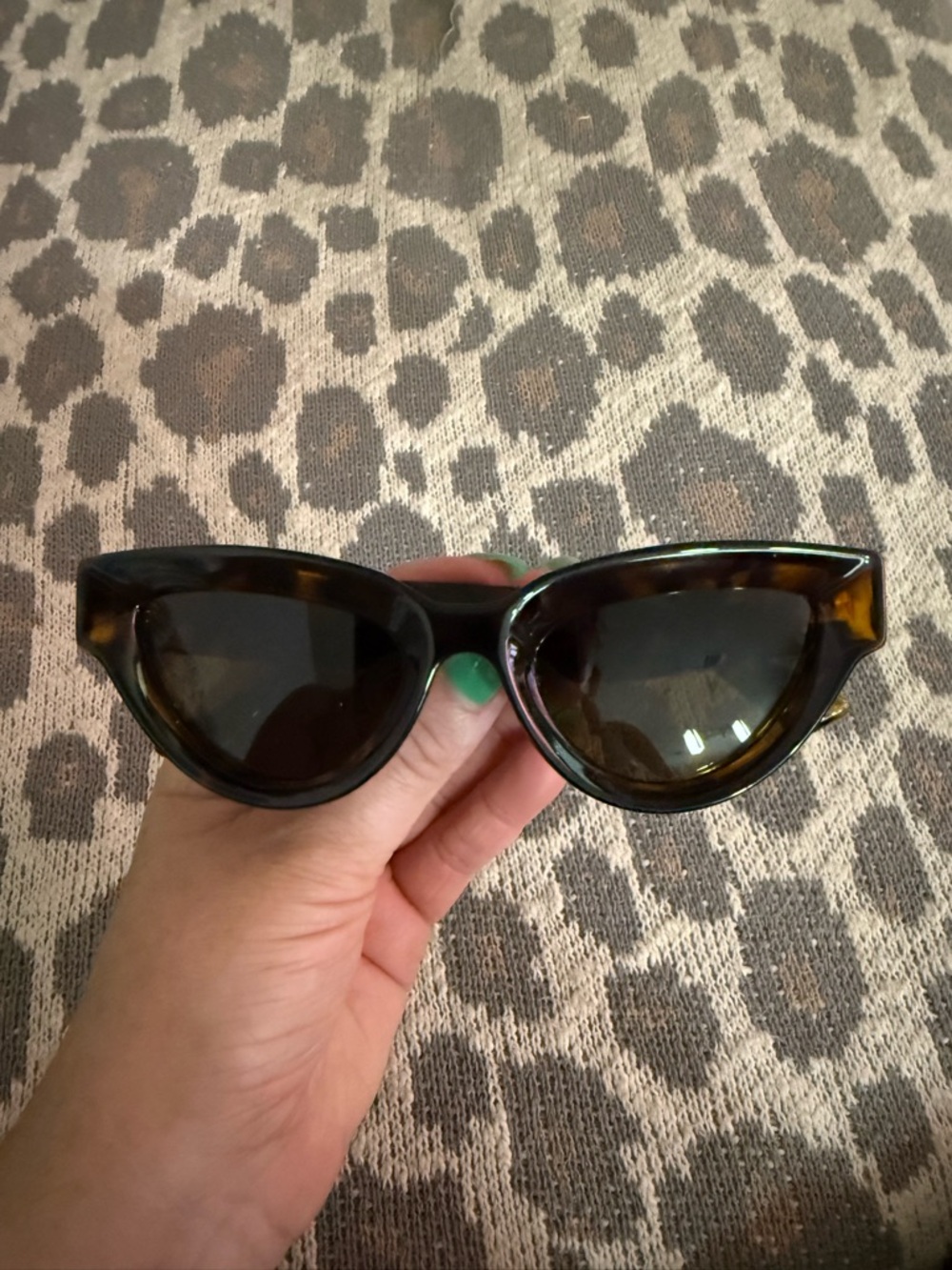 Bottega Veneta Tortoiseshell Cat-Eye Sunglasses - Dark Brown - Picture 5 of 5